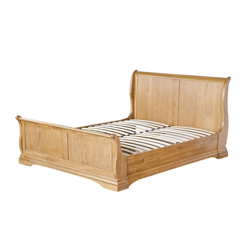 Sleigh Bed ဆေးသုတ်ထားသည်။